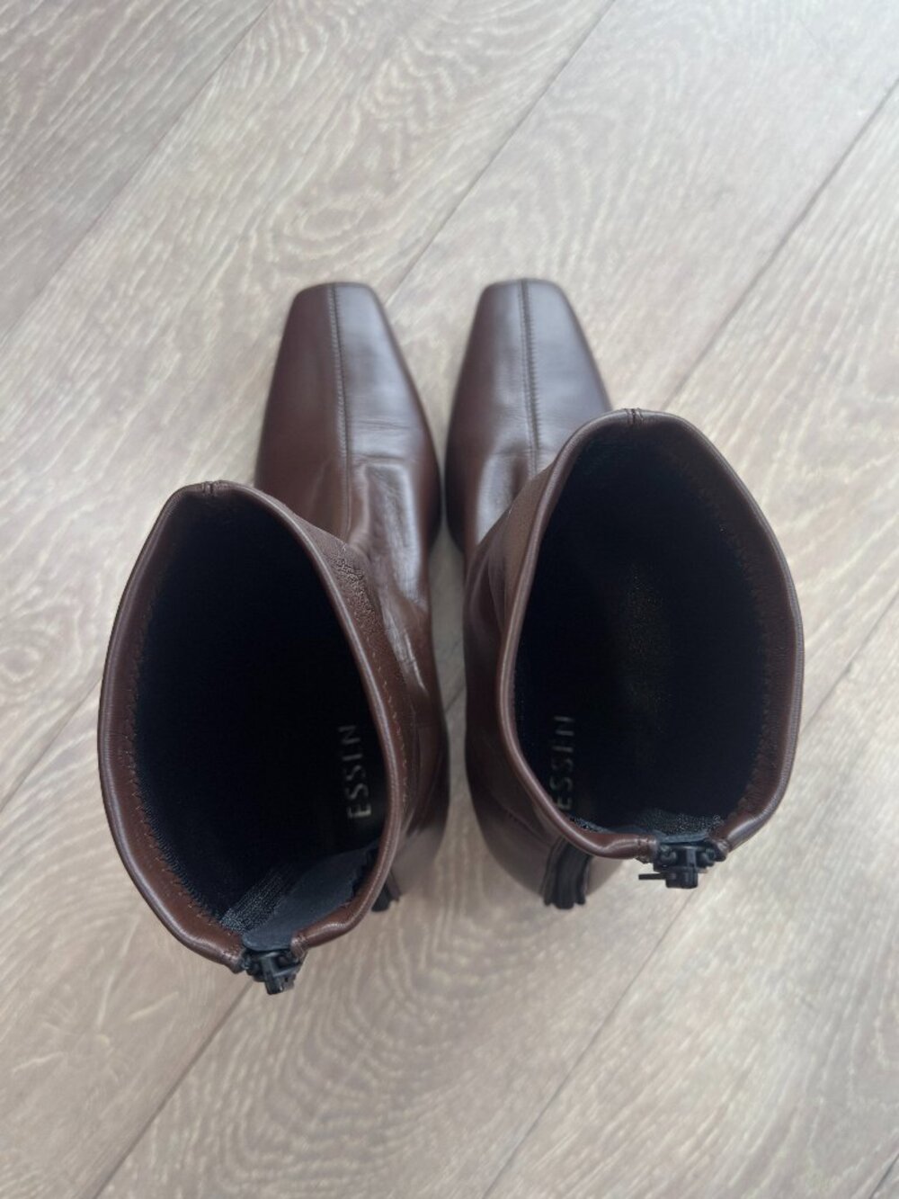 ESSEN 'The Glove Boot' in Vegan Leather - Picture 4 of 6
